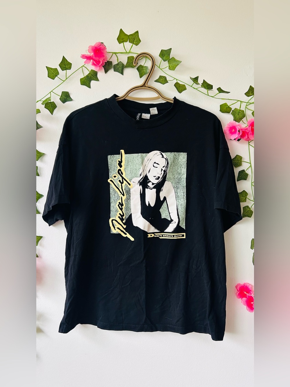 H&M Divide Black Crewneck Tee with Graphic Print of Singer Dua Lipa size XS